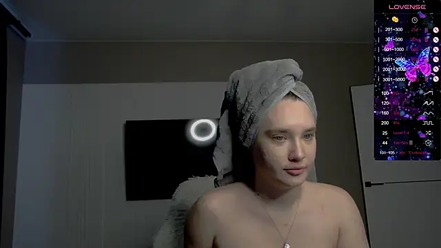 Holly Molii online show from 26, 11, 2025