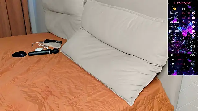 Holly Molii online show from 18, 2, 2026