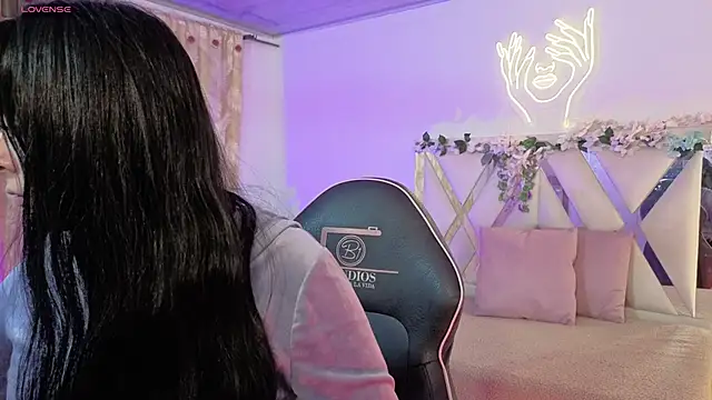 hina tay online show from 22, 4, 2026