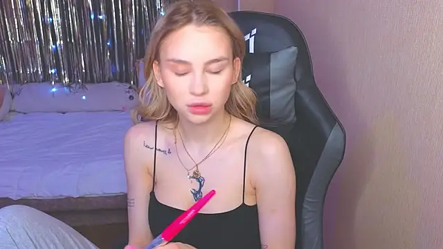 Snapshot of doll_barbieee chatting on 9, 1, 2025 doll barbieee online show from 9, 1, 2025