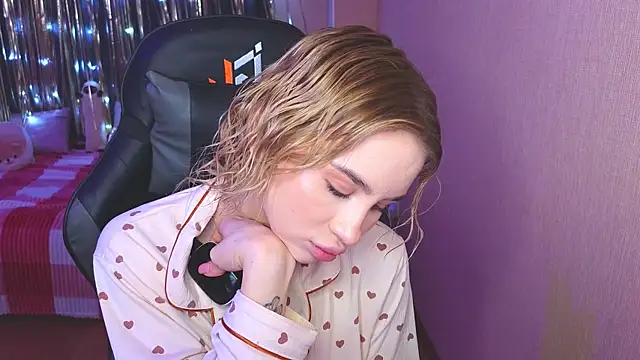 Snapshot of doll_barbieee chatting on 5, 2, 2025 doll barbieee online show from 5, 2, 2025