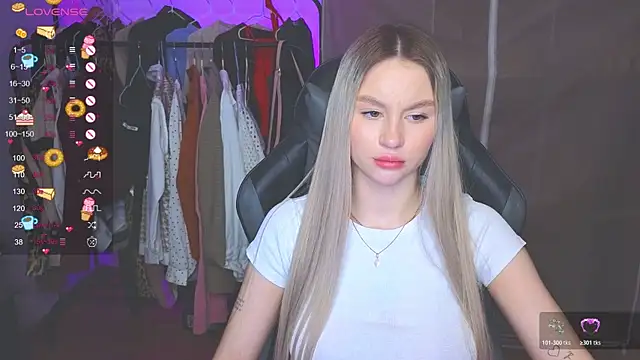 Snapshot of doll_barbieee chatting on 29, 11, 2025 doll barbieee online show from 29, 11, 2025