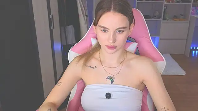 Snapshot of doll_barbieee chatting on 8, 6, 2026 doll barbieee online show from 8, 6, 2026