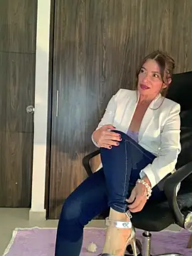 Liloo8923 online show from 25, 4, 2026