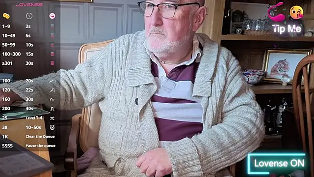 Adamdaddybear online show from 25, 10, 2025