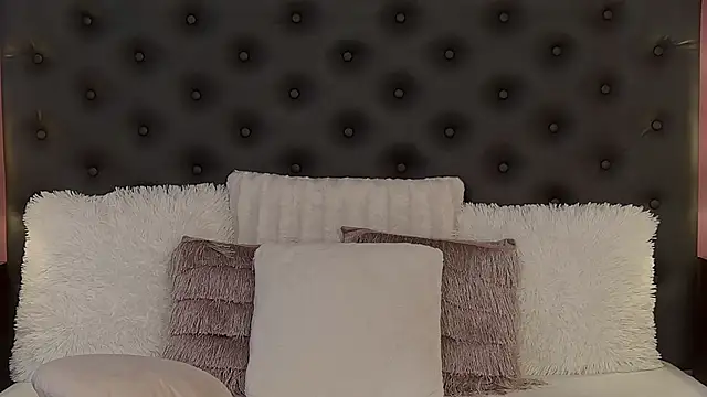 JaquelineM online show from 27, 2, 2026