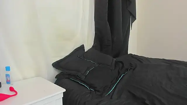 Snapshot of lindacastro02 chatting on 6, 12, 2024 lindacastro02 online show from 6, 12, 2024