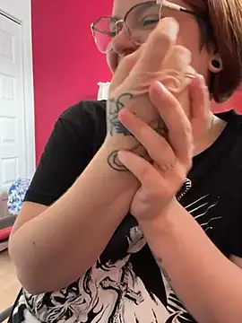 Snapshot of Sweetleeahxx chatting on 4, 3, 2025 Sweetleeahxx online show from 4, 3, 2025