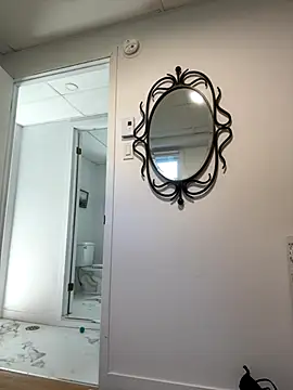 Snapshot of Sweetleeahxx chatting on 10, 9, 2025 Sweetleeahxx online show from 10, 9, 2025