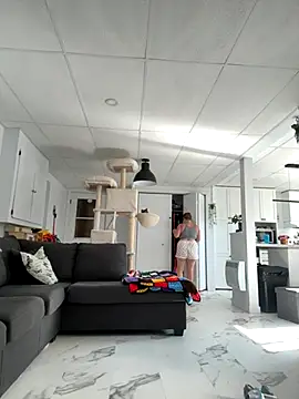 Snapshot of Sweetleeahxx chatting on 16, 9, 2025 Sweetleeahxx online show from 16, 9, 2025