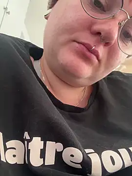 Snapshot of Sweetleeahxx chatting on 18, 9, 2025 Sweetleeahxx online show from 18, 9, 2025