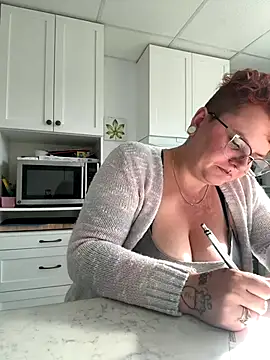 Snapshot of Sweetleeahxx chatting on 22, 9, 2025 Sweetleeahxx online show from 22, 9, 2025