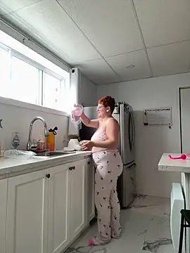 Snapshot of Sweetleeahxx chatting on 23, 9, 2025 Sweetleeahxx online show from 23, 9, 2025