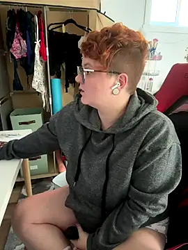 Snapshot of Sweetleeahxx chatting on 30, 9, 2025 Sweetleeahxx online show from 30, 9, 2025