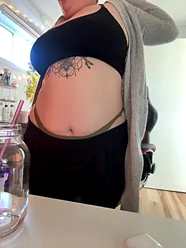 Snapshot of Sweetleeahxx chatting on 2, 10, 2025 Sweetleeahxx online show from 2, 10, 2025