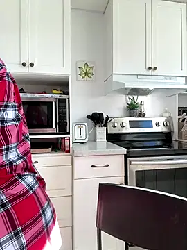 Snapshot of Sweetleeahxx chatting on 3, 10, 2025 Sweetleeahxx online show from 3, 10, 2025