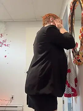 Snapshot of Sweetleeahxx chatting on 14, 10, 2025 Sweetleeahxx online show from 14, 10, 2025