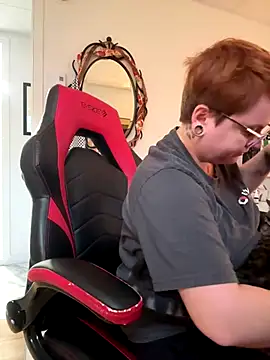 Snapshot of Sweetleeahxx chatting on 22, 10, 2025 Sweetleeahxx online show from 22, 10, 2025