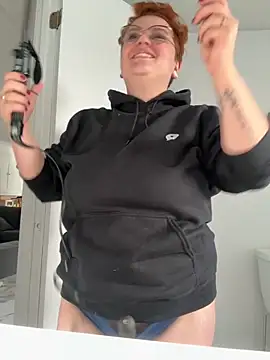 Snapshot of Sweetleeahxx chatting on 30, 10, 2025 Sweetleeahxx online show from 30, 10, 2025