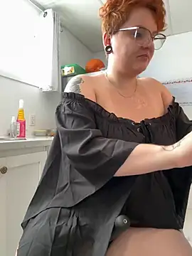 Snapshot of Sweetleeahxx chatting on 11, 11, 2025 Sweetleeahxx online show from 11, 11, 2025