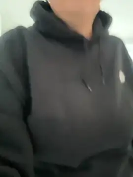 Snapshot of Sweetleeahxx chatting on 21, 11, 2025 Sweetleeahxx online show from 21, 11, 2025