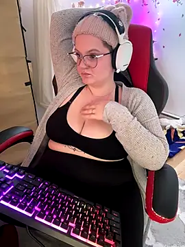 Snapshot of Sweetleeahxx chatting on 21, 12, 2025 Sweetleeahxx online show from 21, 12, 2025