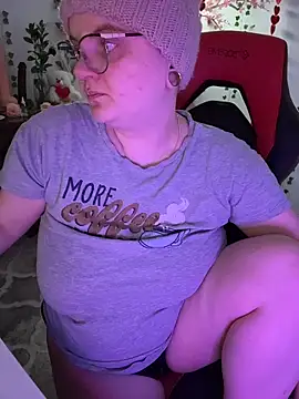 Snapshot of Sweetleeahxx chatting on 7, 3, 2026 Sweetleeahxx online show from 7, 3, 2026