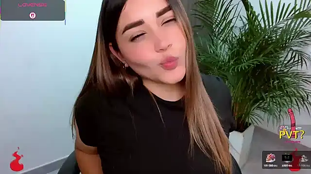 Snapshot of Lucia_star__ chatting on 8, 7, 2026 Lucia star online show from 8, 7, 2026