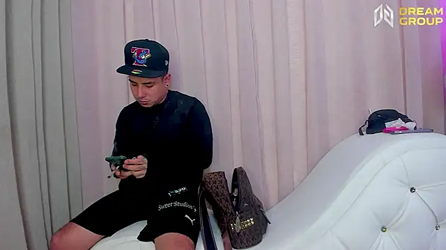 Yourslust  online show from 26, 4, 2026