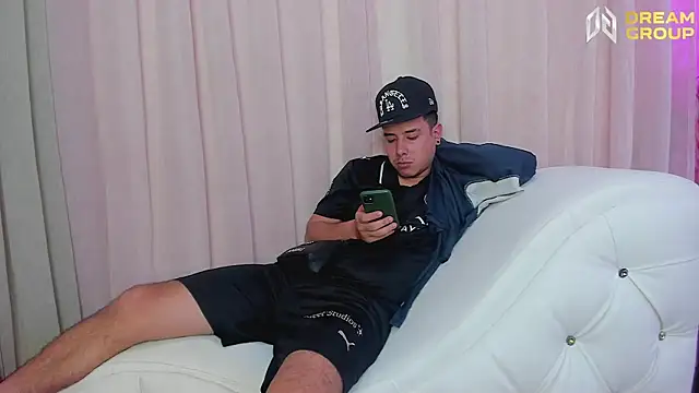 Yourslust  online show from 28, 4, 2026