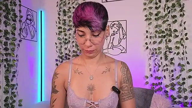 MiaMorgan  online show from 20, 6, 2026