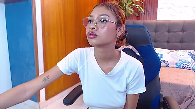 Snapshot of Perla_prg chatting on 20, 3, 2025 Perla prg online show from 20, 3, 2025