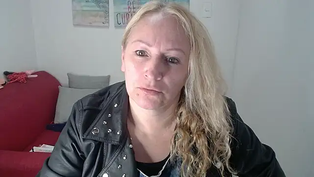 emperabigbootybigass online show from 20, 4, 2026