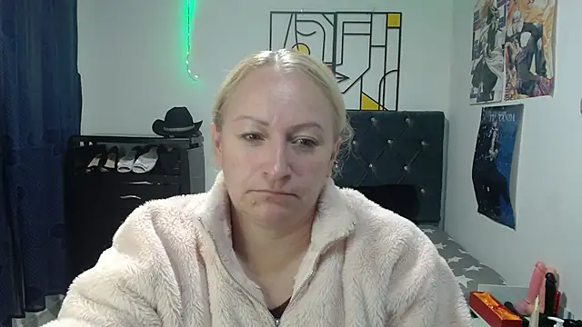 emperabigbootybigass online show from 21, 4, 2026