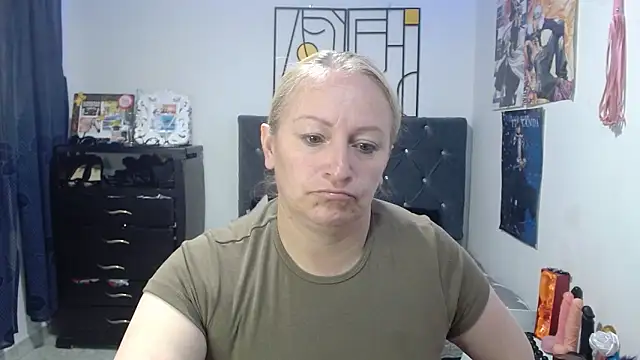 emperabigbootybigass online show from 22, 4, 2026