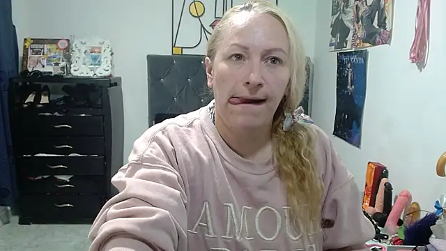 emperabigbootybigass online show from 27, 4, 2026