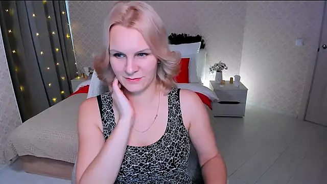 Snapshot of Louisa_Bay chatting on 30, 12, 2024 Louisa Bay online show from 30, 12, 2024