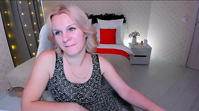 Snapshot of Louisa_Bay chatting on 30, 12, 2024 Louisa Bay online show from 30, 12, 2024