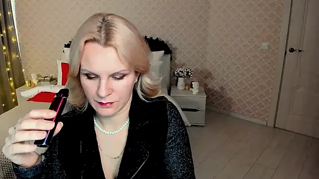 Snapshot of Louisa_Bay chatting on 15, 1, 2025 Louisa Bay online show from 15, 1, 2025