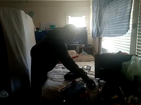 Snapshot of DevinToore chatting on 14, 10, 2025 DevinToore online show from 14, 10, 2025