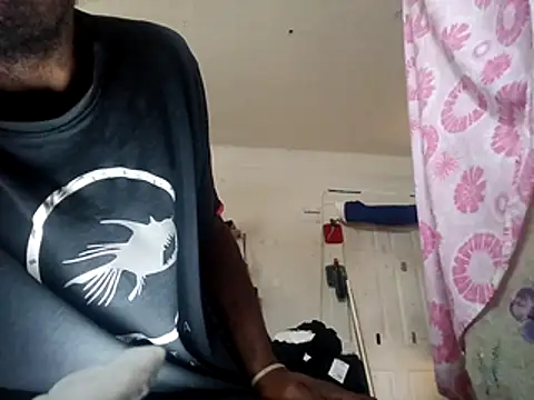 Snapshot of DevinToore chatting on 29, 11, 2025 DevinToore online show from 29, 11, 2025