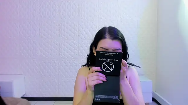 Violetaa diazz online show from 24, 4, 2026