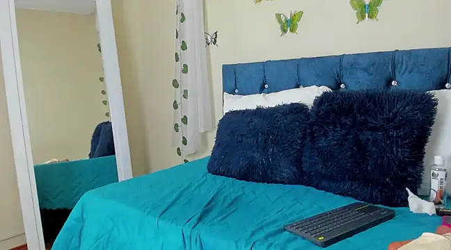 cristalwalker   online show from 11, 3, 2025