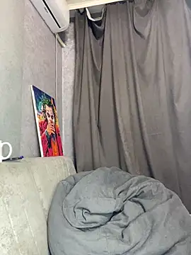 Lola Hale online show from 25, 4, 2026