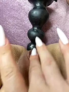 Lola Hale online show from 26, 4, 2026