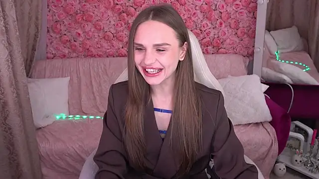 KiraGrayy online show from 3, 3, 2026