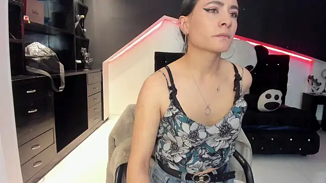 Coral Gibson online show from 11, 9, 2025