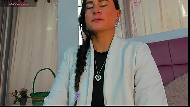 Coral Gibson online show from 27, 4, 2026