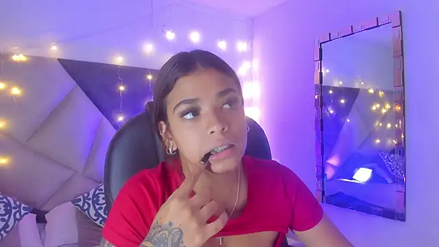 Snapshot of GiaFu chatting on 28, 10, 2025 GiaFu online show from 28, 10, 2025