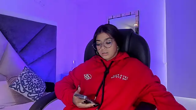 Snapshot of GiaFu chatting on 13, 11, 2025 GiaFu online show from 13, 11, 2025